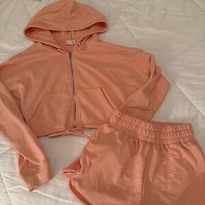 LE LIS Peach Lounge Set – Hoodie + Shorts (Size S)